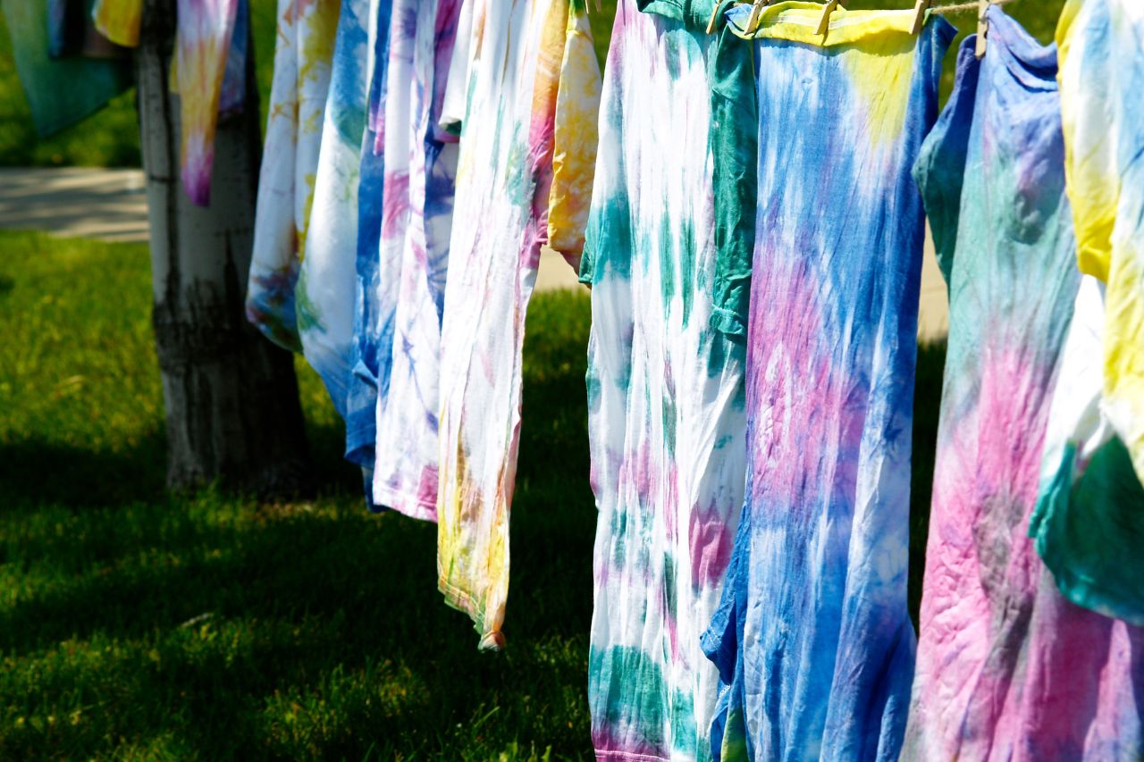 You are currently viewing How To Start a Tie Dye Business (Beginner’s Guide)