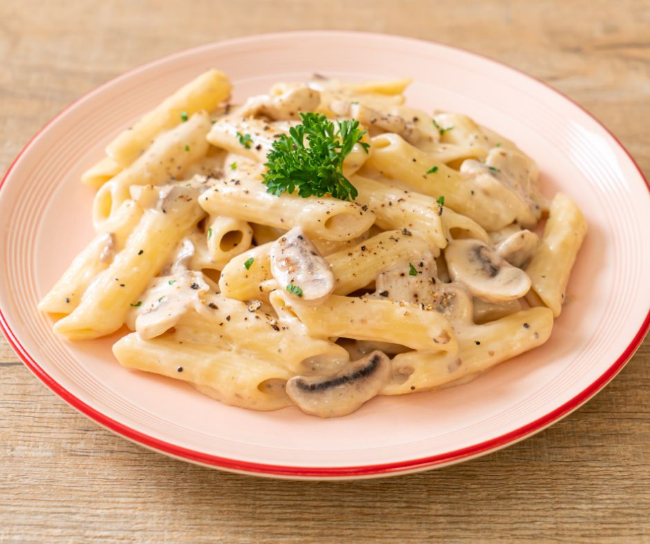 Pasta with Canned Mushrooms & Cream Sauce